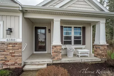 6180 Charleston Ln #46, Allendale, MI 49401