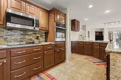 Kitchen - 2011 Knollpoint Dr NE, Ada, MI 49301 photo 3 of 5