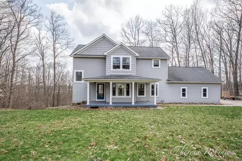2232 Pointe North Dr NE, Cedar Springs, MI 49319