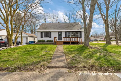 718 S Ferry St, Grand Haven, MI 49417