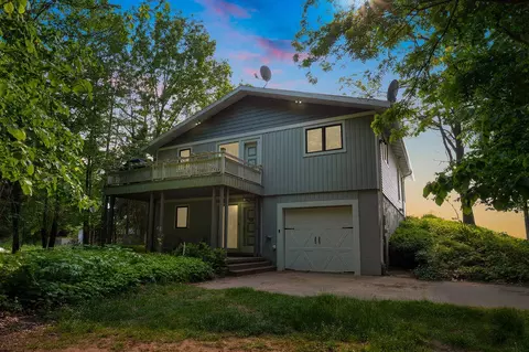 1140 Edgewater Ter, South Haven, MI 49090