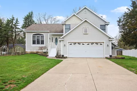 477 Pine Wood Ct, Holland, MI 49424
