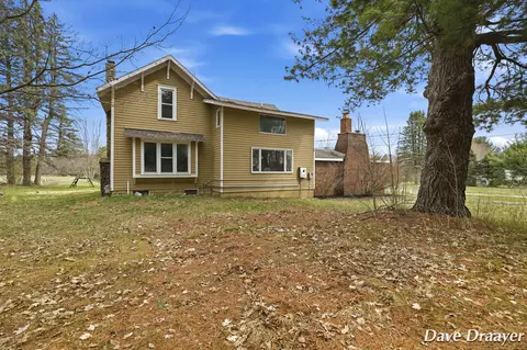 7869 17 Mile Rd NE, Cedar Springs, MI 49319