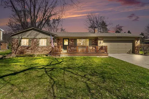 3339 Heritage Farms Dr, Highland, MI 48356