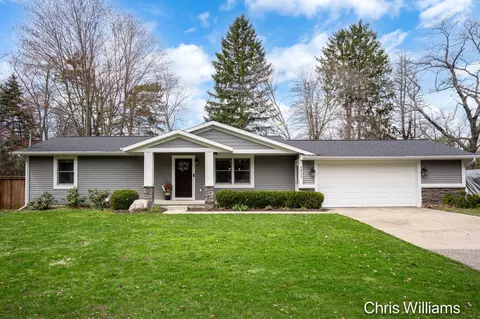 5911 Verta Dr NE, Belmont, MI 49306