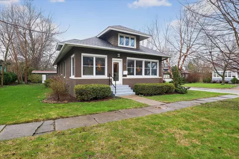 113 E Locust St, Three Oaks, MI 49128