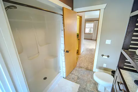 Bath - 2470 Whites Bridge Rd, Lowell, MI 49331 photo 5 of 6