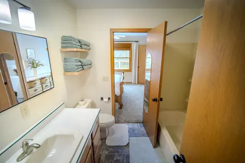 Bath - 2470 Whites Bridge Rd, Lowell, MI 49331 photo 3 of 6