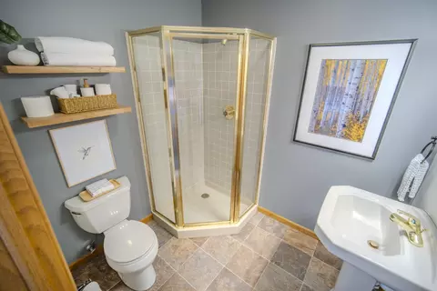Bath - 2470 Whites Bridge Rd, Lowell, MI 49331 photo 1 of 6