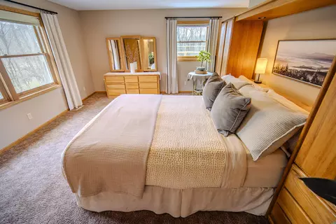 Bedroom - 2470 Whites Bridge Rd, Lowell, MI 49331 photo 6 of 7