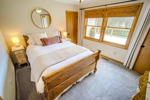 Bedroom - 2470 Whites Bridge Rd, Lowell, MI 49331 photo 2 of 7