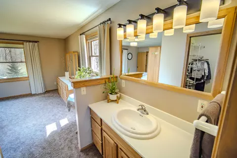 Bath - 2470 Whites Bridge Rd, Lowell, MI 49331 photo 4 of 6