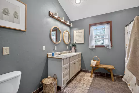 Bath - 340 Burt Ave, Jackson, MI 49201 photo 1 of 6