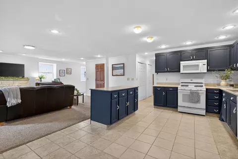 Kitchen - 340 Burt Ave, Jackson, MI 49201 photo 6 of 6