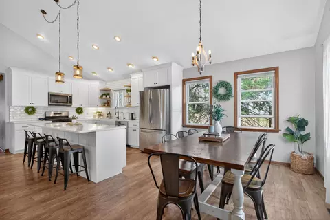 Dining - 340 Burt Ave, Jackson, MI 49201 photo 1 of 3