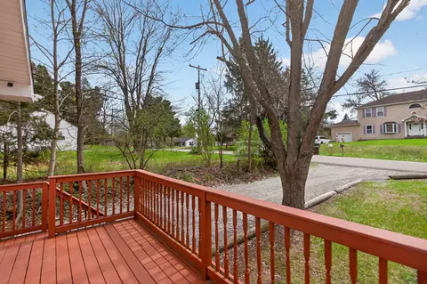 Exterior - 340 Burt Ave, Jackson, MI 49201 photo 4 of 10
