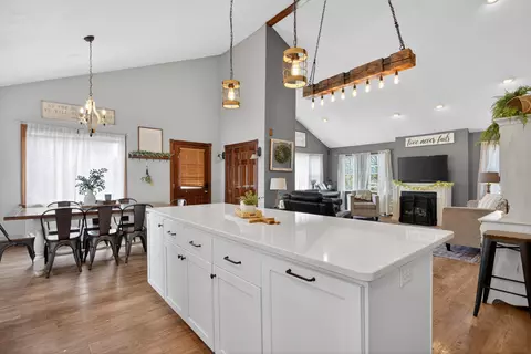 Kitchen - 340 Burt Ave, Jackson, MI 49201 photo 4 of 6