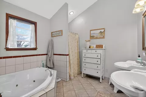 Bath - 340 Burt Ave, Jackson, MI 49201 photo 3 of 6