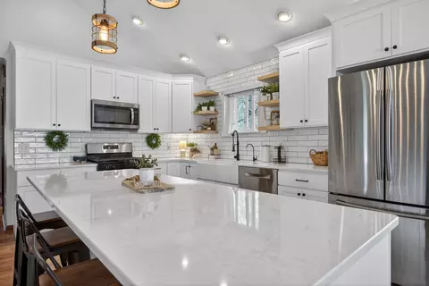 Kitchen - 340 Burt Ave, Jackson, MI 49201 photo 2 of 6