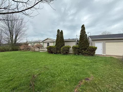 2712 64th St, Fennville, MI 49408