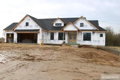 8657 Bosque Dr SE, Caledonia, MI 49316