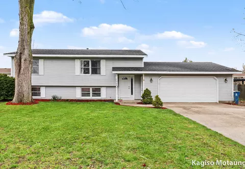 13051 Southland Ct, Holland, MI 49424