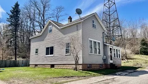 183 12th St, Manistee, MI 49660