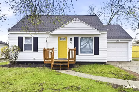 45 Avonlea St SW, Wyoming, MI 49548