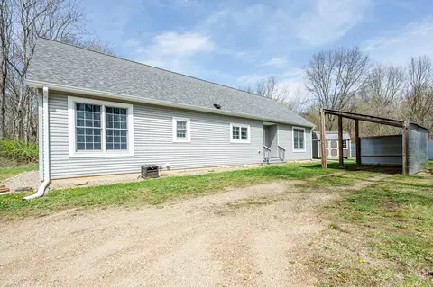 15664 Old Walton Rd, Buchanan, MI 49107