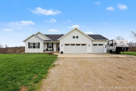 703 140th Ave, Wayland, MI 49348