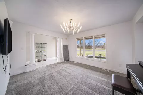 Living - 17 Coronado Dr, Jackson, MI 49201 photo 3 of 3