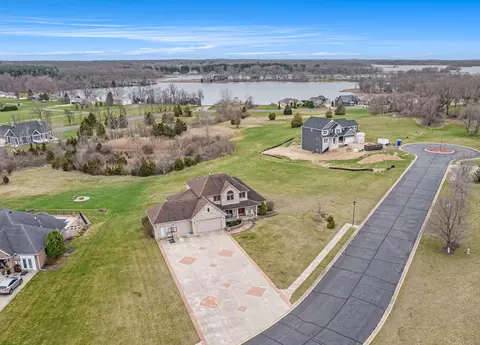 17 Coronado Dr, Jackson, MI 49201