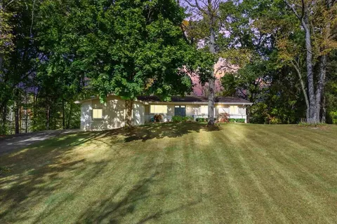 10932 Green Oaks Dr, South Lyon, MI 48178