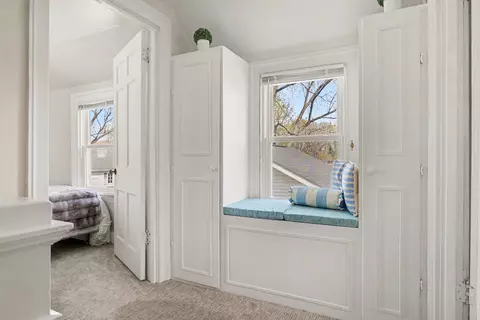 Entry Way - 346 N Marshall Ave, Marshall, MI 49068 photo 4 of 4