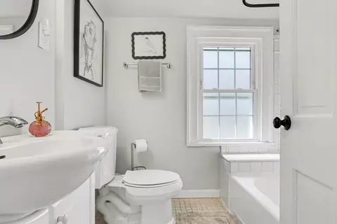 Bath - 346 N Marshall Ave, Marshall, MI 49068 photo 1 of 1