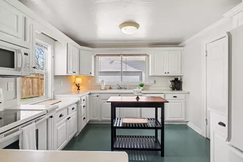 Kitchen - 346 N Marshall Ave, Marshall, MI 49068 photo 4 of 4