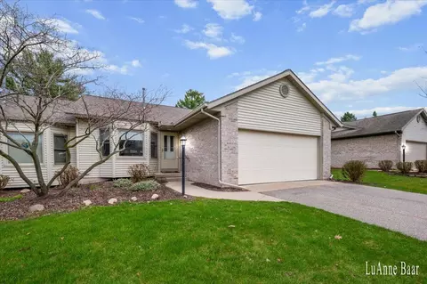 2502 Falcon Pointe Dr NW, Grand Rapids, MI 49534