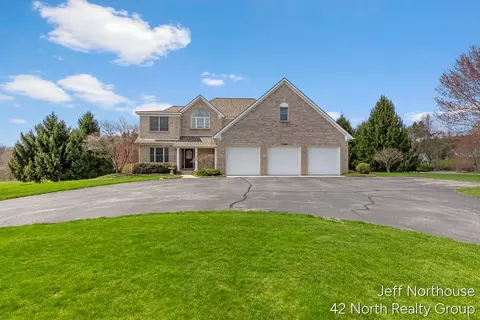 7553 Willow Pointe Dr, Caledonia, MI 49316