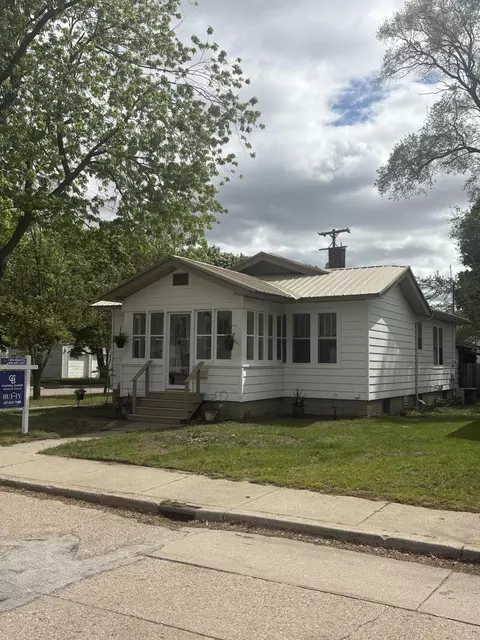 2208 Torrent St, Muskegon, MI 49441