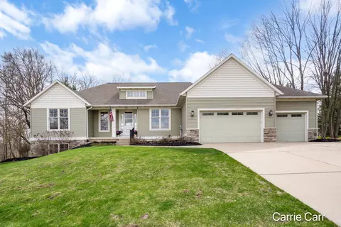 80 Chelsea Ct NE, Rockford, MI 49341