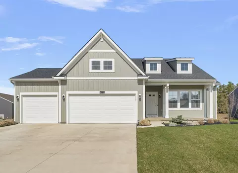 14715 Windway Dr, Grand Haven, MI 49417
