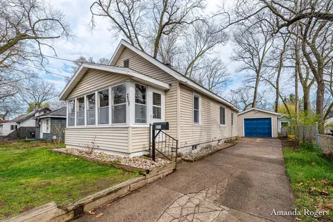 255 Holly St SW, Wyoming, MI 49548