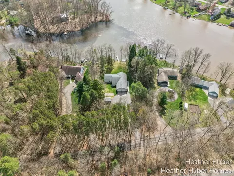 7706 Thornapple Bayou Dr SE, Grand Rapids, MI 49512