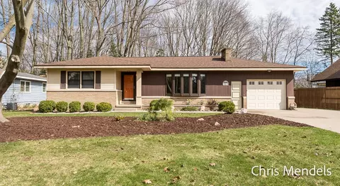 313 Robbins Rd, Grand Haven, MI 49417