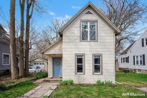 1523 N Avenue Ave NE, Grand Rapids, MI 49505