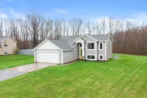 2194 Winston View Dr NE, Cedar Springs, MI 49319