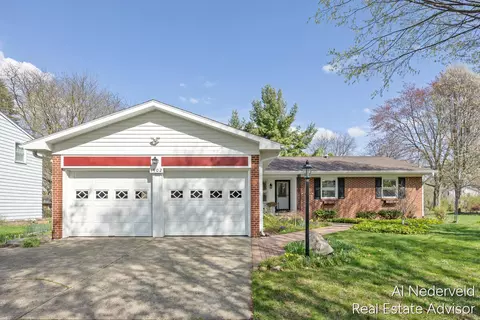 1902 Ridgemoor Dr SE, Grand Rapids, MI 49506