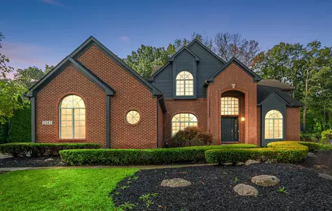 2342 Ivy Hill Dr, Commerce Twp, MI 48382