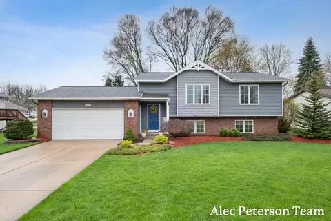 11154 Autumn Dr, Zeeland, MI 49464