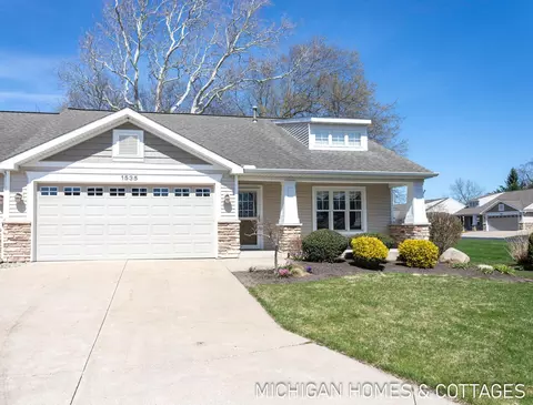1535 Ashtyn Woods Pkwy, Zeeland, MI 49464